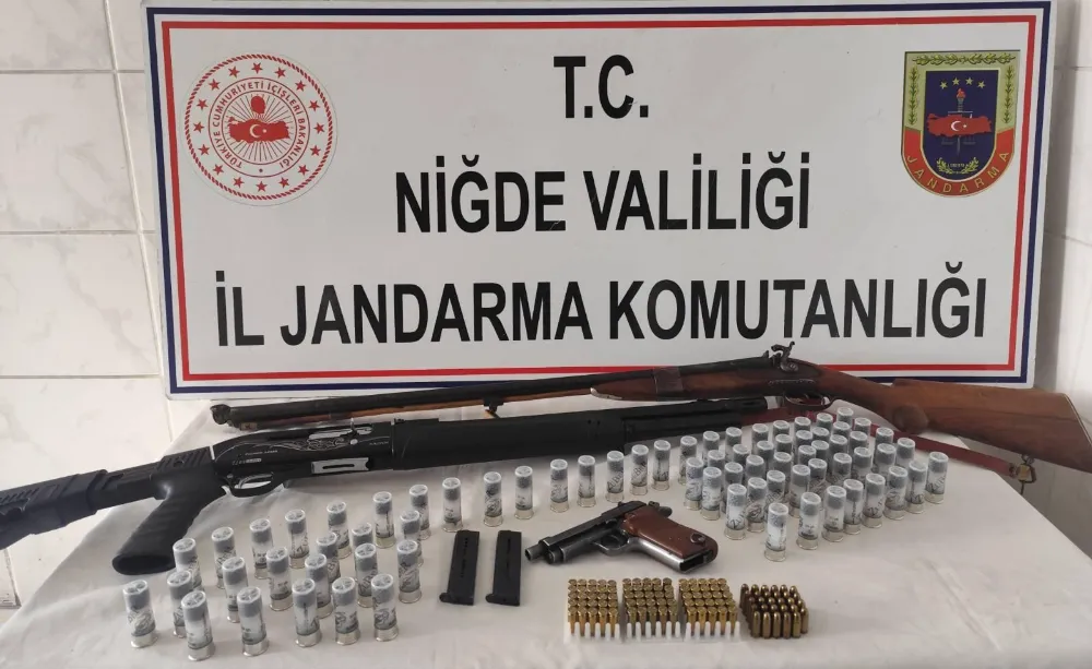 NİĞDE’DE TEK EVDE 3 SİLAH, 177 FİŞEK ELE GEÇTİ