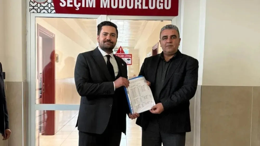 İYİ PARTİ NİĞDE İL BAŞKANI KAĞAN ALIŞ VE YÖNETİMİ MAZBATALARINI ALDI