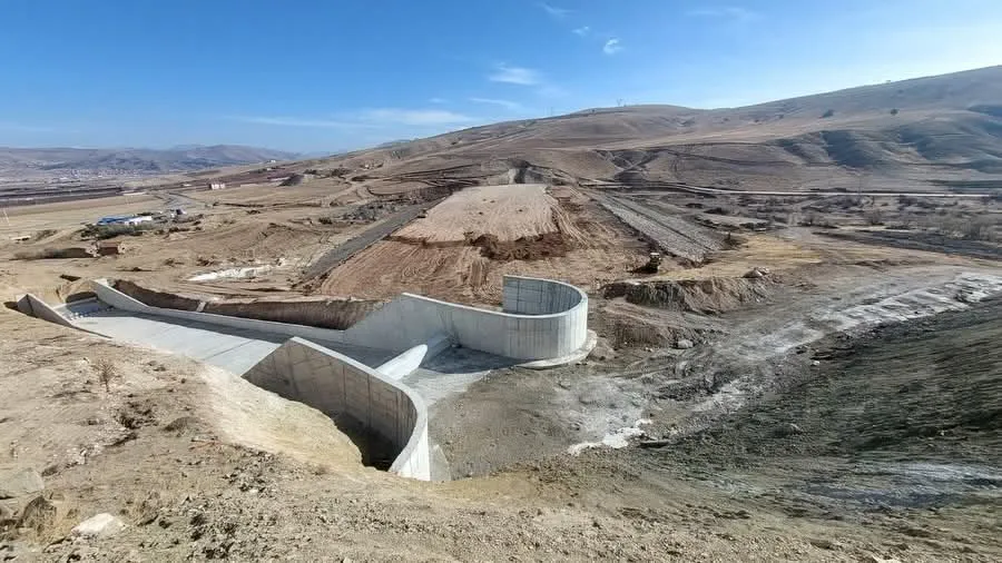 ULUKIŞLA GÖLETİ’NDE ÇALIŞMALAR HIZLA SÜRÜYOR