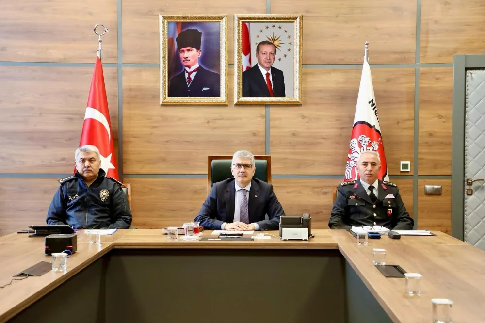 NİĞDE VALİSİ CAHİT ÇELİK, İÇİŞLERİ BAKANI ALİ YERLİKAYA BAŞKANLIĞINDAKİ VKS TOPLANTISINA KATILDI