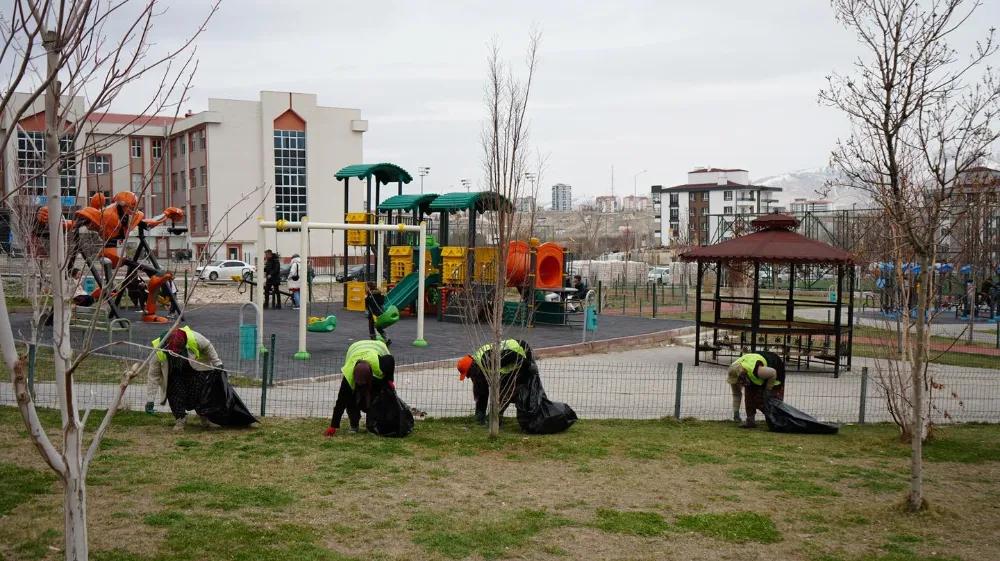 Parklar ve Bahçeler Bayrama Hazır Hale Getiriliyor