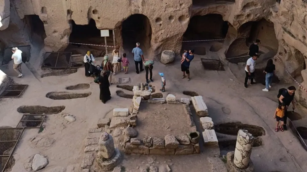 GÜMÜŞLER MANASTIRI BAYRAMDA ZİYARETÇİ AKININA UĞRADI