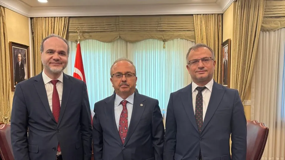 REKTÖR HASAN USLU’DAN TÜRKİYE’NİN BAKÜ BÜYÜKELÇİSİNE ZİYARET