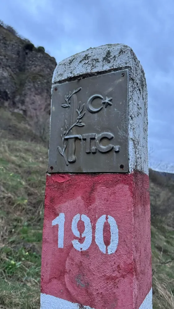 Anlam Yüklü Sınır Taşı