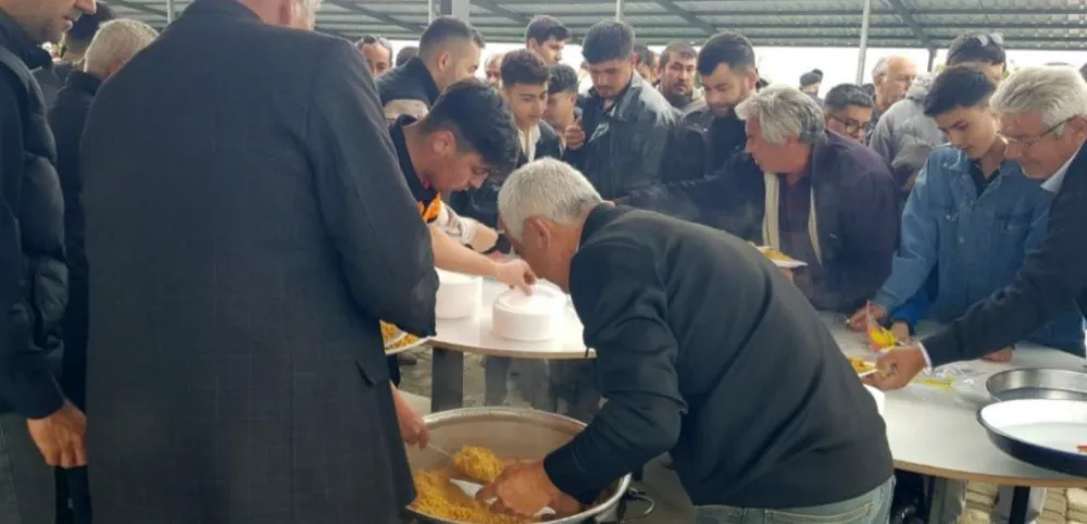 ASIRLIK GELENEK SÜRÜYOR: BEREKET İÇİN PİLAV, YUFKAYLA DUA