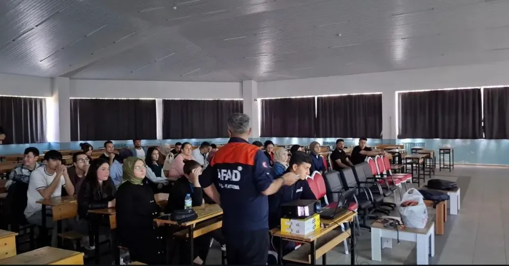 AFAD GÖNÜLLÜLERİNE ARAMA-KURTARMA VE YANGIN EĞİTİMİ VERİLDİ