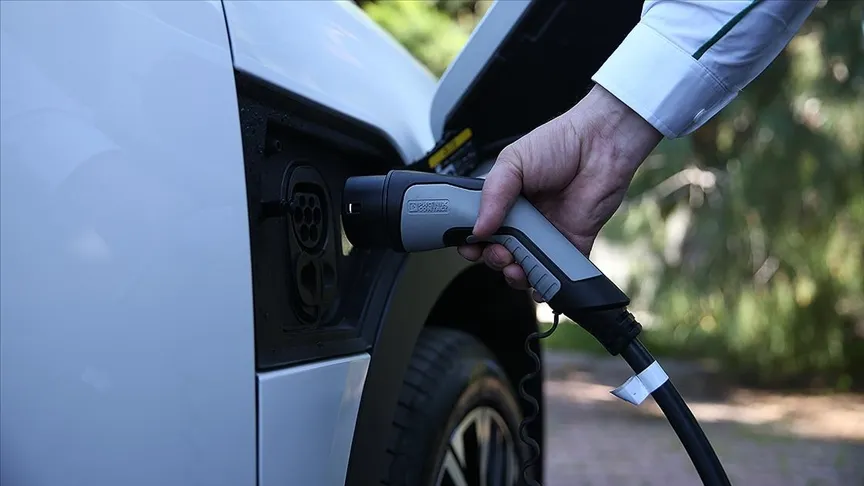 Dünyada bu yıl satılan tüm araçların dörtte birinden fazlasının elektrikli olması bekleniyor