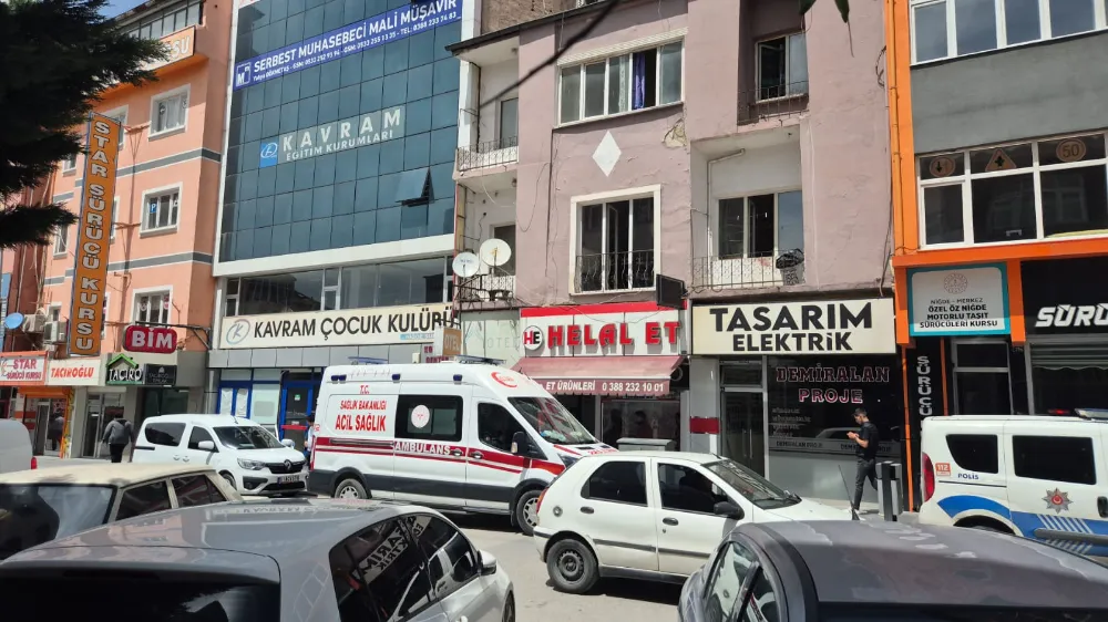 NİĞDE’DE OTEL ODASINDA ŞÜPHELİ ÖLÜM: EMEKLİ GARDİYAN HAYATINI KAYBETTİ