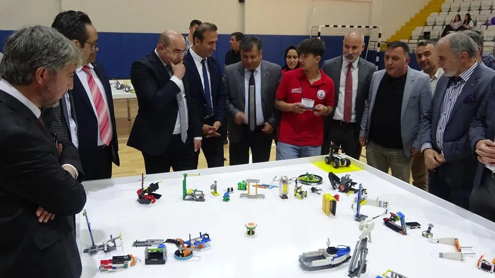 BU KEZ ROBOTLAR YARIŞTI
