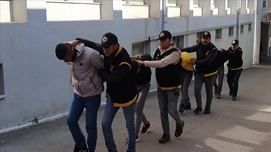 4 ARAÇTAN PARA VE ALTIN ÇALAN 3 ZANLI TUTUKLANDI