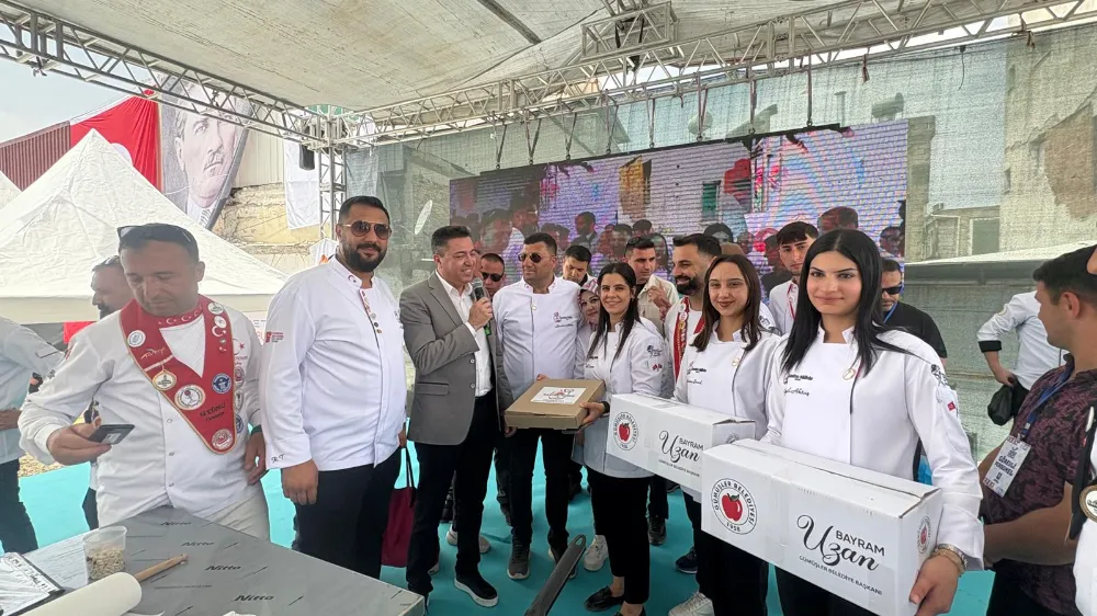 NİĞDE TAHİNLİSİ VE MİSKET ELMASI OSMANİYE’DE GÖZ KAMAŞTIRDI