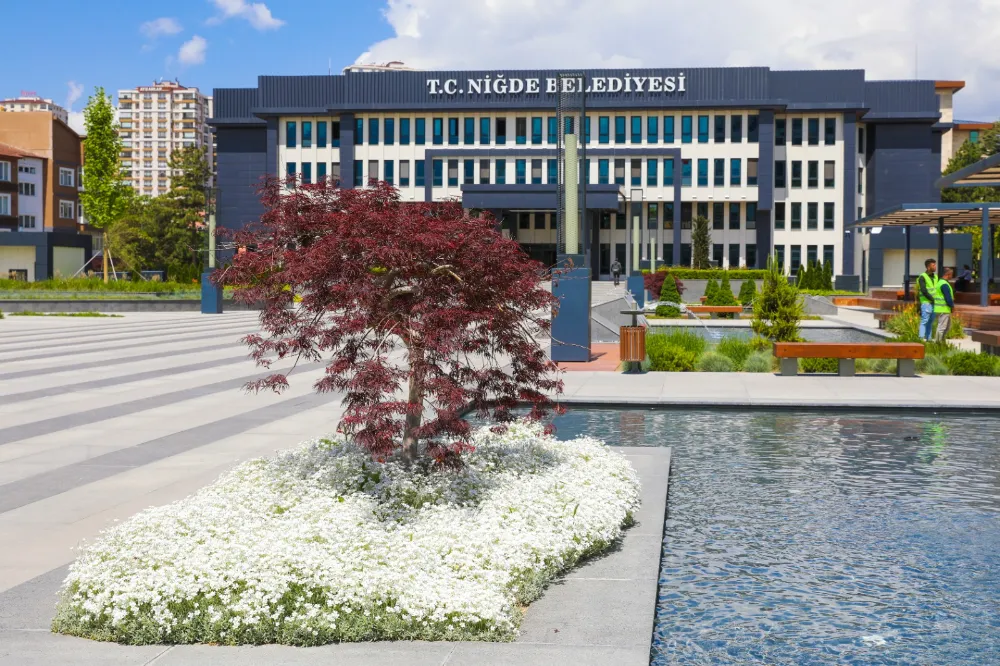 NİĞDE’DE FIRTINA YERİNİ GÜNEŞE BIRAKTI