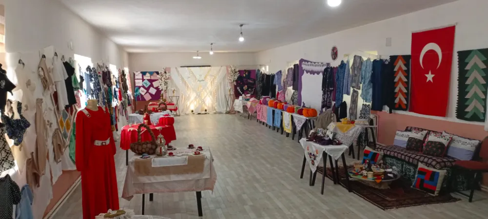 KADINLARIN EL EMEĞİ GÖZ NURU ÜRÜNLERİ SERGİLENDİ