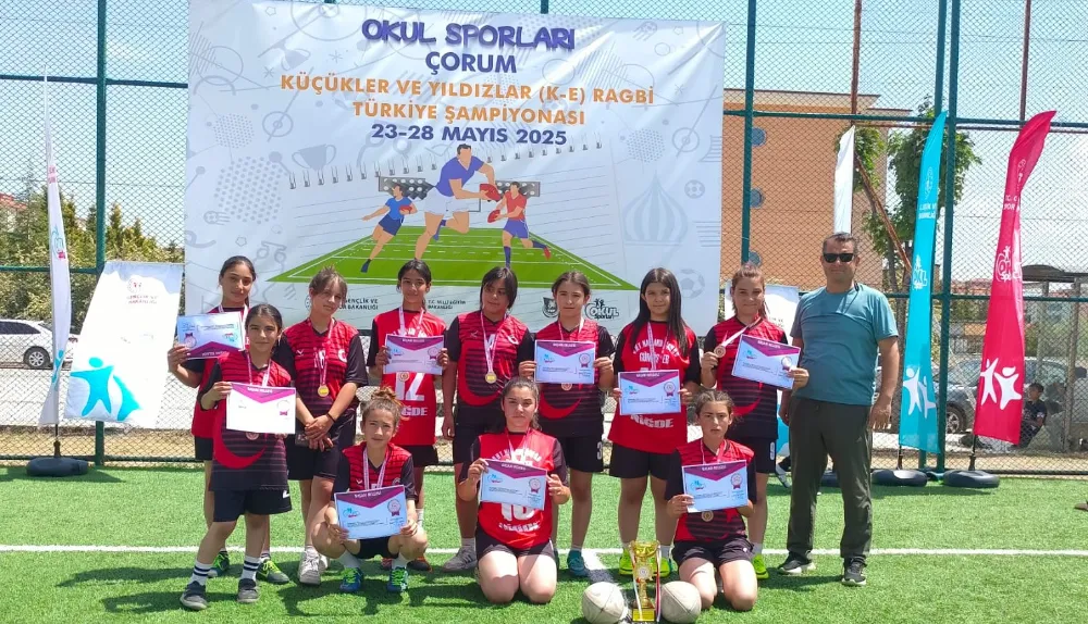 GÜMÜŞLER’İN GURURU: YILDIZ KIZLAR RAGBİ TAKIMI TÜRKİYE 3.’SÜ