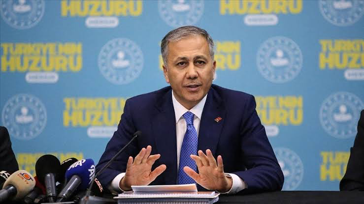 Bakan Yerlikaya’dan Net Mesaj: “Yasa Dışı Çakar Kullanımına Geçit Yok!”