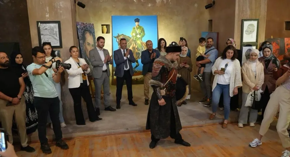 NİĞDE’DE “DERİ VE RESİM SERGİSİ” SANATSEVERLERLE BULUŞTU