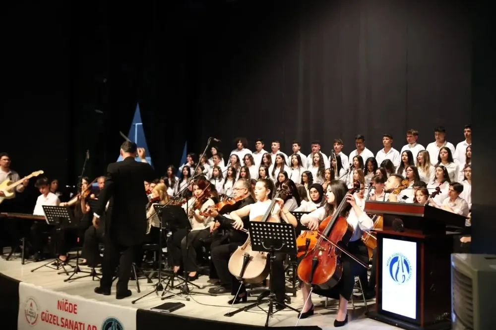 NİĞDE GÜZEL SANATLAR LİSESİ’NDEN UNUTULMAZ YIL SONU KONSERİ