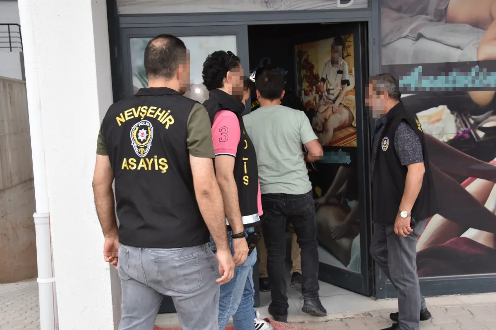 FUHUŞ OPERASYONUNDA 3 ŞÜPHELİ GÖZALTINA ALINDI