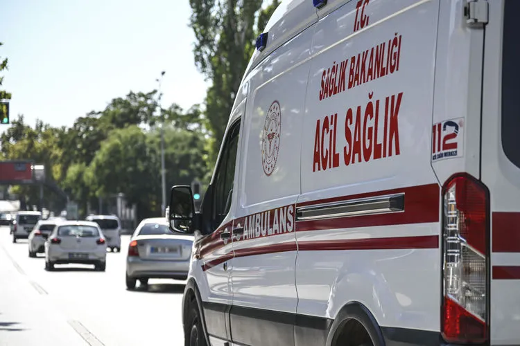 ADANA-NİĞDE OTOYOLUNDA KAZA: 3 KİŞİ YARALANDI