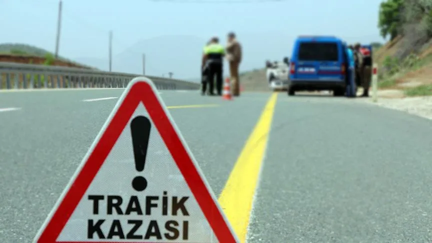 5 ARAÇ BİRBİRİNE GİRDİ: OTOYOLDA TRAFİK DURDU