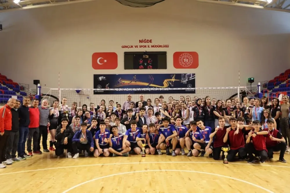 NİĞDE’DE GENÇLER B VOLEYBOL MÜSABAKALARI HEYECANI