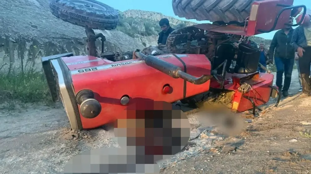 TRAKTÖR ŞARAMPOLE DEVRİLDİ: 18 YAŞINDAKİ GENÇ YAŞAMINI YİTİRDİ
