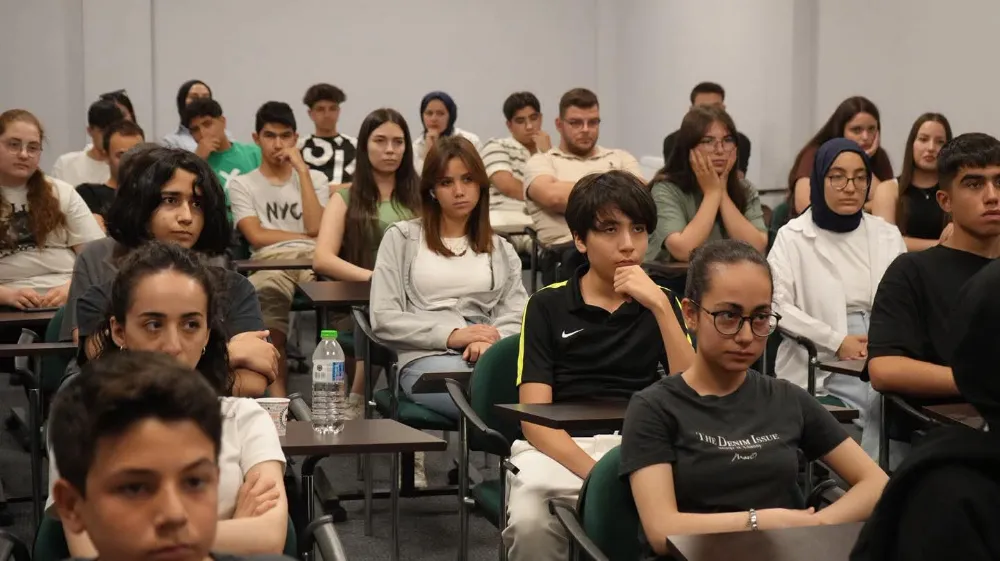 NİĞDE BELEDİYESİ’NDEN GENÇLERE SINAV ÖNCESİ DESTEK SEMİNERİ