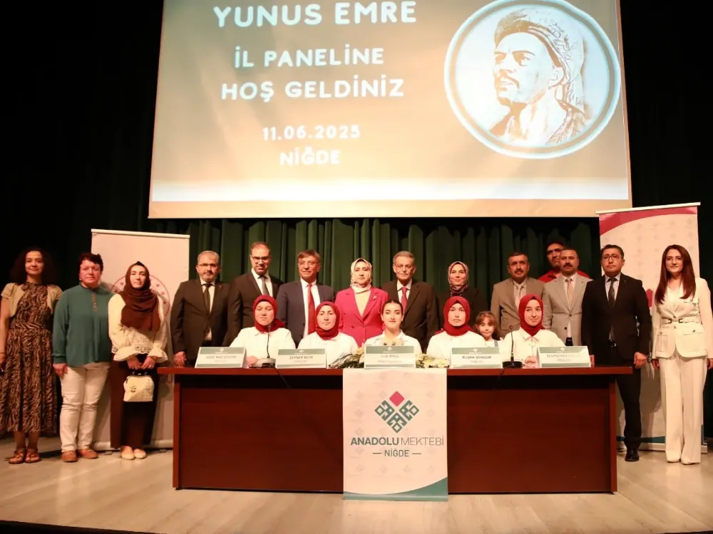 YUNUS EMRE PANELİ NİĞDE’DE GENÇLERİ EDEBİYATLA BULUŞTURDU