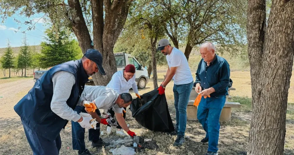 ULUKIŞLA’DA ÇEVRE TEMİZLİĞİYLE FARKINDALIK MESAJI