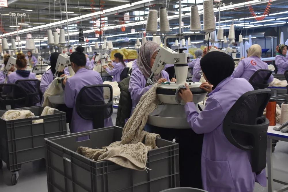 ÜCRETLİ ÇALIŞAN SAYISINDA YILLIK VE AYLIK ARTIŞ YAŞANDI