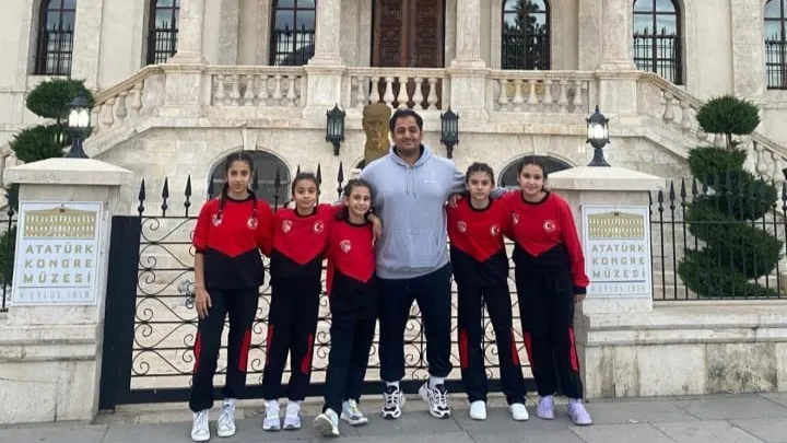 NİĞDELİ GÜREŞÇİ KIZLAR TÜRKİYE FİNALLERİNDE
