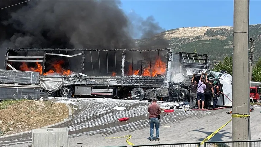 3 tırın karıştığı kazada 1 kişi öldü, 2 kişi yaralandı
