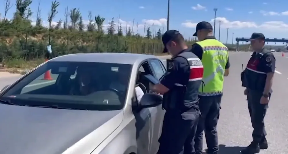 NİĞDE’DE TRAFİK DENETİMLERİNDE BİNLERCE SÜRÜCÜYE CEZA UYGULANDI
