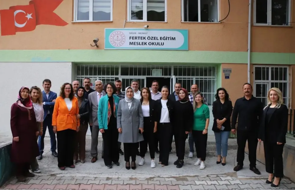 FERTEK ÖZEL EĞİTİM MESLEK OKULU’NDA BAYRAK TÖRENİ VE ATÖLYE ZİYARETİ