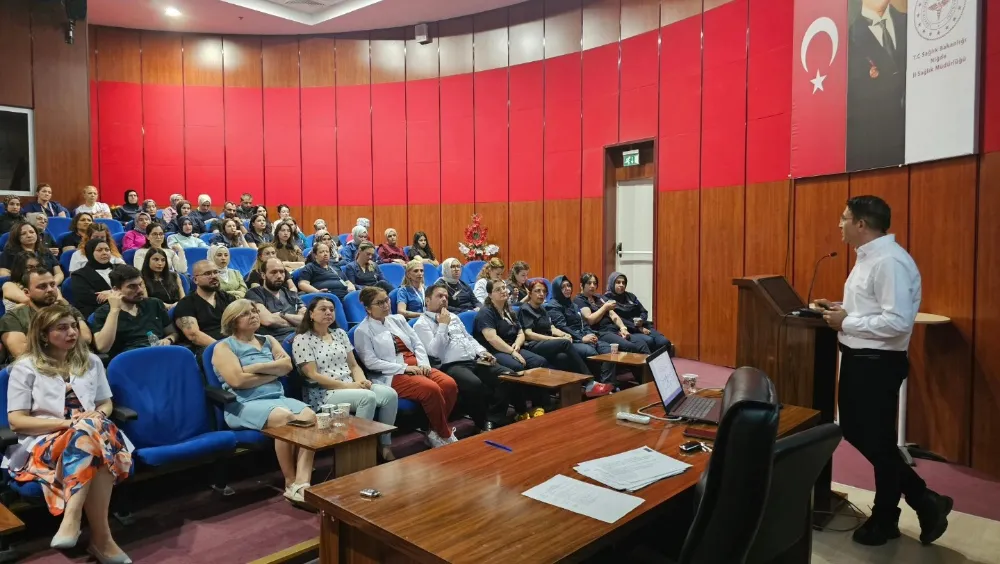 NİĞDE’DE SAĞLIK ÇALIŞANLARINA PALYATİF BAKIM EĞİTİMİ VERİLDİ