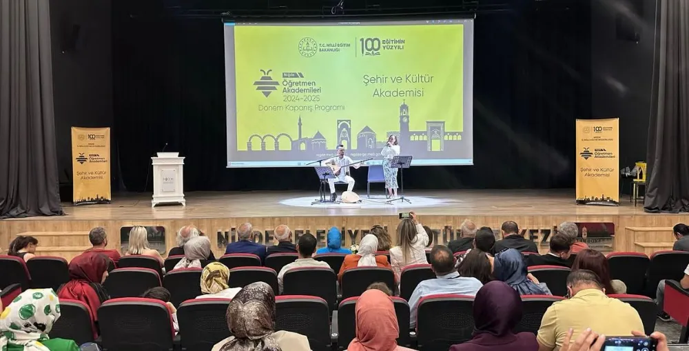 ÖĞRETMEN AKADEMİLERİ YIL SONU PROGRAMI SANAT VE AKADEMİYLE TAÇLANDI