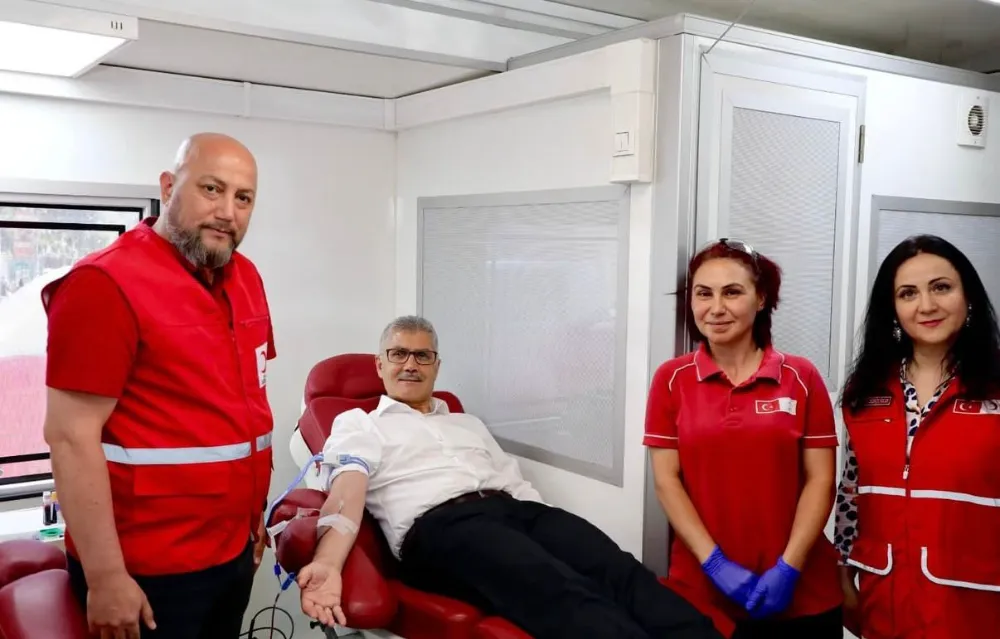 VALİ ÇELİK’TEN KAN BAĞIŞINA DESTEK