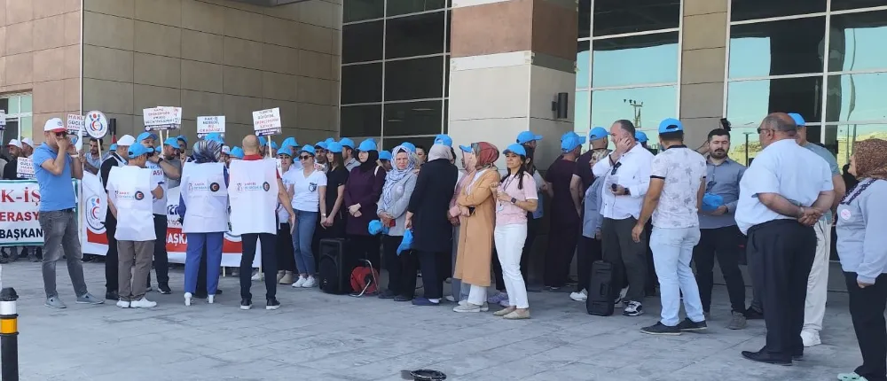 NİĞDE’DE SAĞLIK EMEKÇİLERİ HAKLARI İÇİN AYAKTA