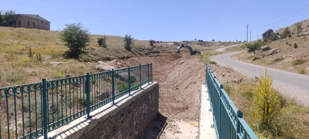 BOZKÖY KASABASINDA ÇATAK DERESİ’NDE TAŞKIN KORUMA ÇALIŞMALARI BAŞLADI