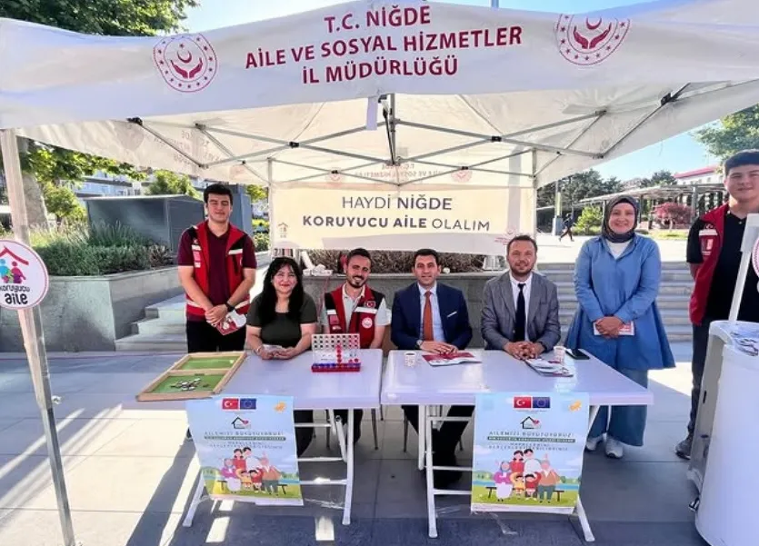 NİĞDE’DE KORUYUCU AİLE GÜNÜ’NDE FARKINDALIK STANDI AÇILDI