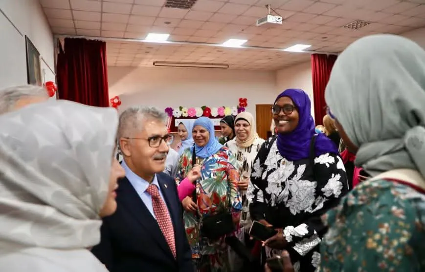 NİĞDE’DE DİLİN BİRLEŞTİRİCİ GÜCÜ YABANCILARA TÜRKÇE ÖĞRETİMİ KURSLARIYLA YENİ BİR KÖPRÜ KURULUYOR