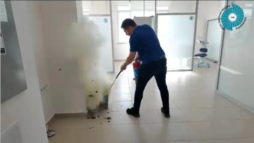 NÖHÜ AĞIZ VE DİŞ SAĞLIĞI MERKEZİ’NDE KIRMIZI KOD TATBİKATI GERÇEKLEŞTİRİLDİ