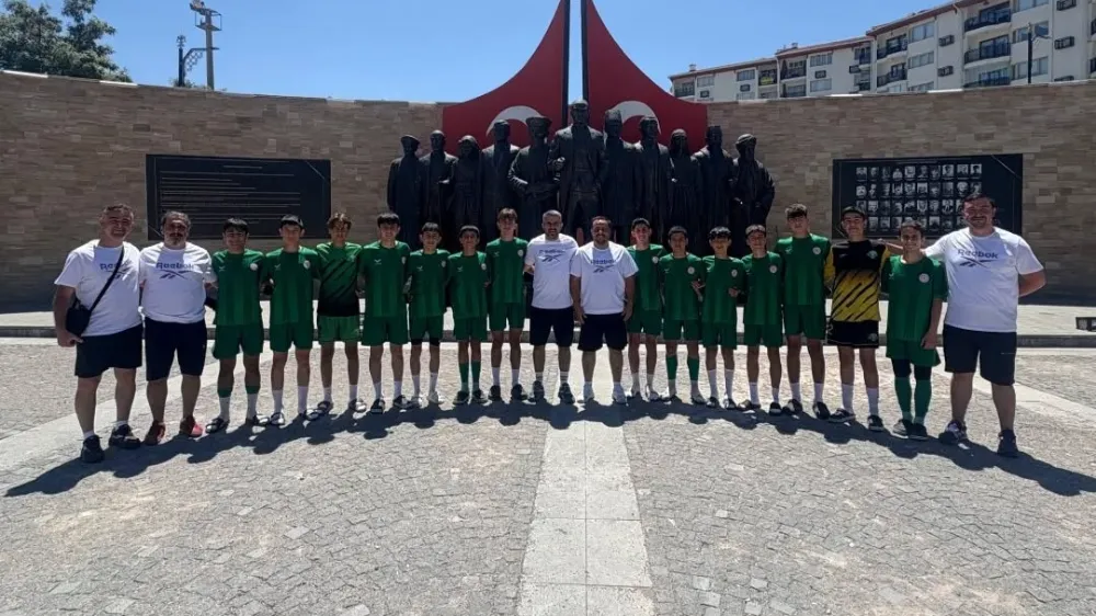 NİĞDELİ GENÇ FUTBOLCULAR SİVAS’TAN ŞAMPİYONLUKLA DÖNDÜ