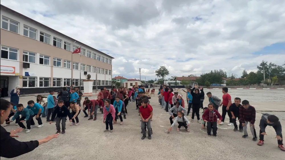 YEŞİLGÖLCÜK ANADOLU İMAM HATİP LİSESİ ÖĞRENCİLERİ ŞENLİKLE KARŞILADI