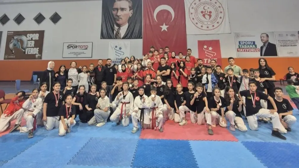 NİĞDE’DE GAFUR EMLEK ANISINA ANLAMLI TAEKWONDO ŞAMPİYONASI