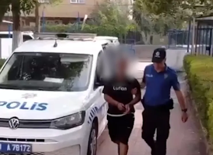 CEZAEVİNDEN FİRAR EDEN HÜKÜMLÜ SOKAKTA YÜRÜRKEN YAKALANDI
