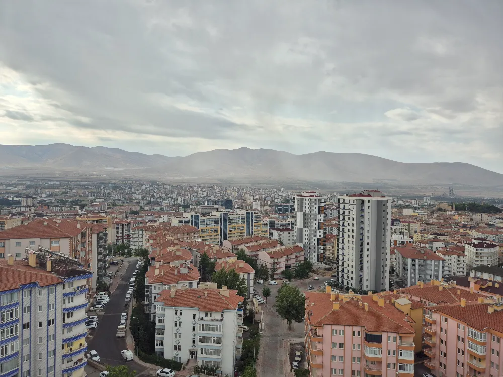 NİĞDE SERİN BİR SABAHA UYANDI YAZA YAĞMUR ARASI