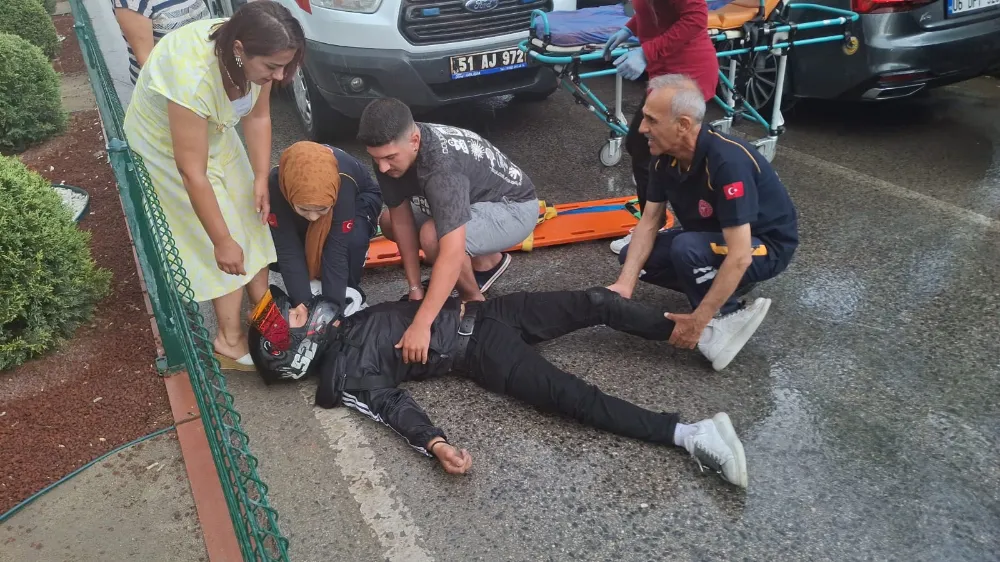 NİĞDE’DE MOTOSİKLET KAZASI: 1 YARALI