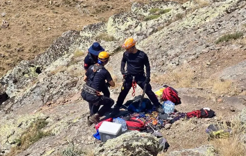 AFAD EKİPLERİ ZORLU DOĞA KOŞULLARINA KARŞI HAZIRLIĞINI SÜRDÜRÜYOR
