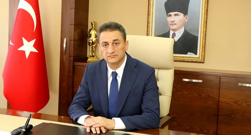 ESKİ BİTLİS VALİSİ TRAFİK KAZASINDA HAYATINI KAYBETTİ